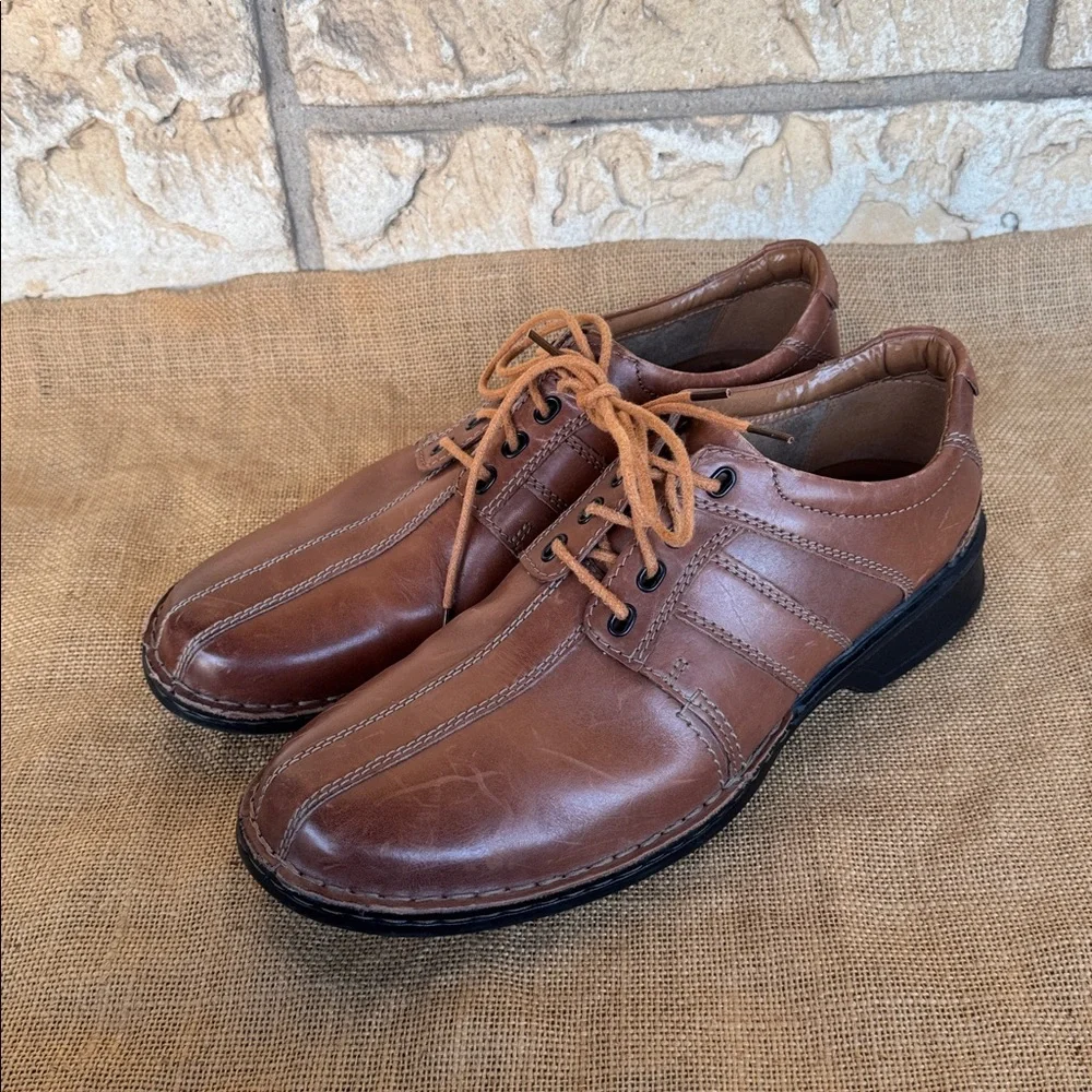 Mens career business, professional Clarks Tan Leather Oxfords Size 10 M